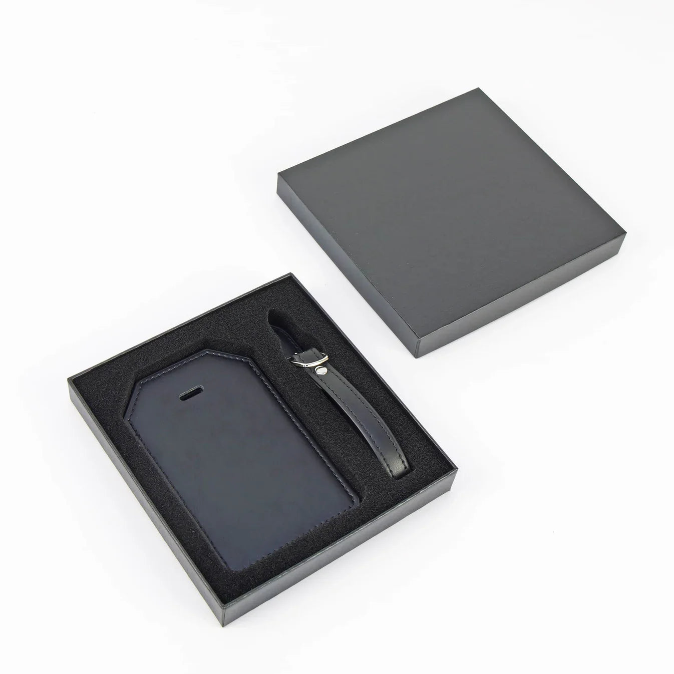 Black custom engraved Laserette luggage tag with gift box